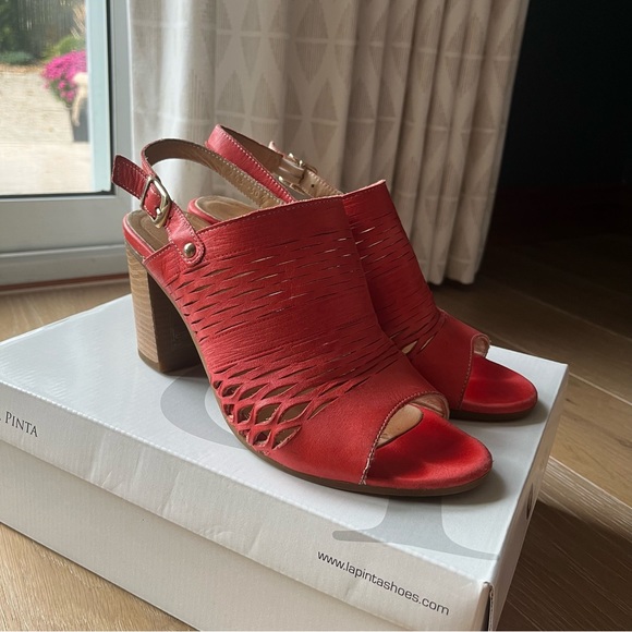 La Pinta Red Leather Sandles with Heel - Picture 3 of 5